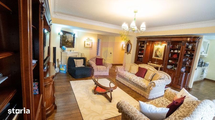Apartament cu 4 camere decomandat în Clăbucet