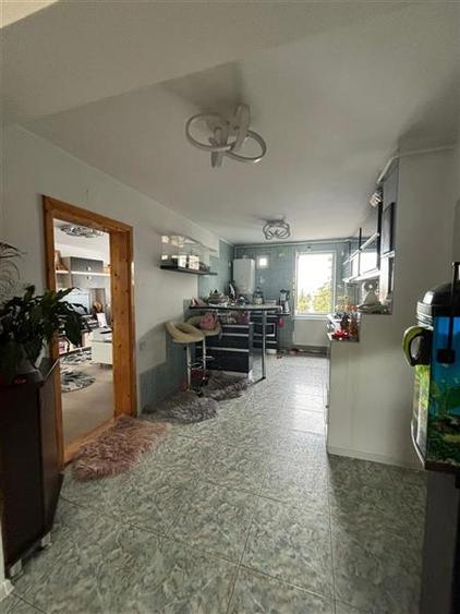 Apartament cu 4 camere decomandat, mobilat în Tractorul