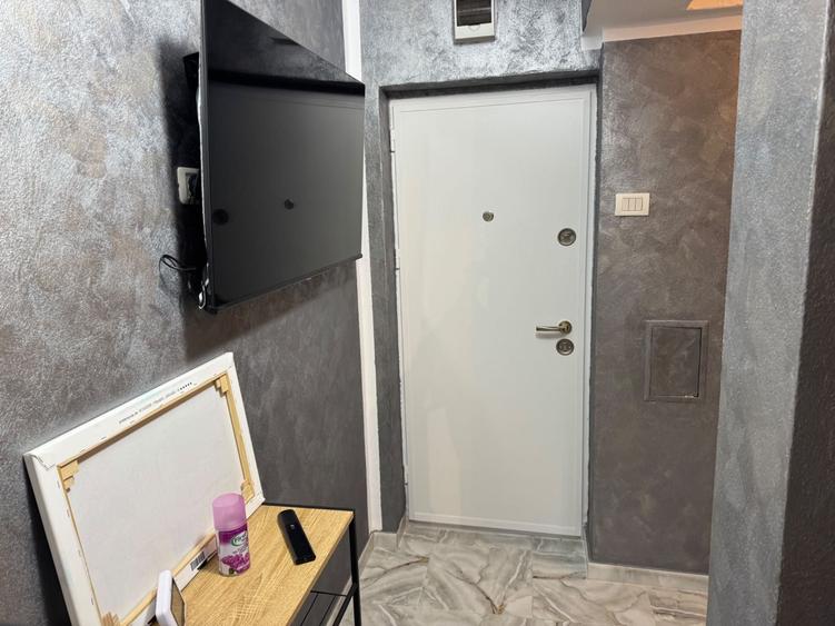 Apartament cu 2 camere semidecomandat în Ostra