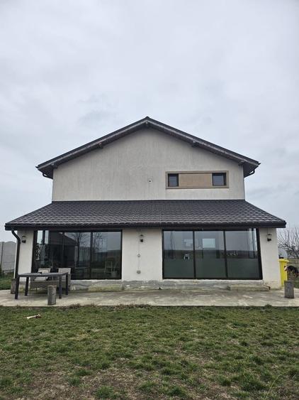 Casa P+1 prevazuta cu Spatiu Comercial DN3 - 4