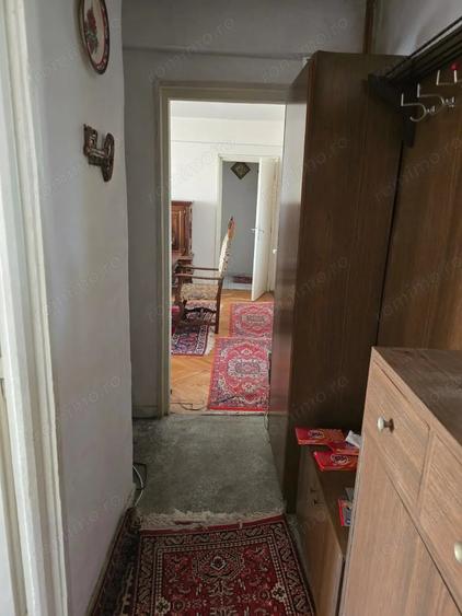 Apartament cu 3 camere semidecomandat, mobilat în Ultracentral