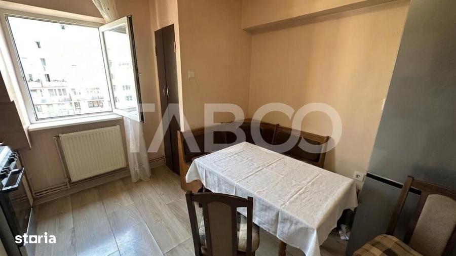 Apartament cu 4 camere decomandat în Mihai Viteazul
