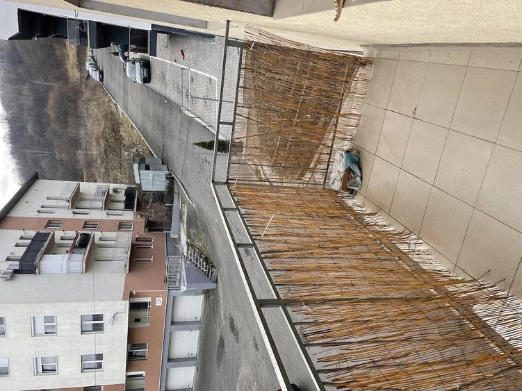 Apartament cu 3 camere decomandat în Florești