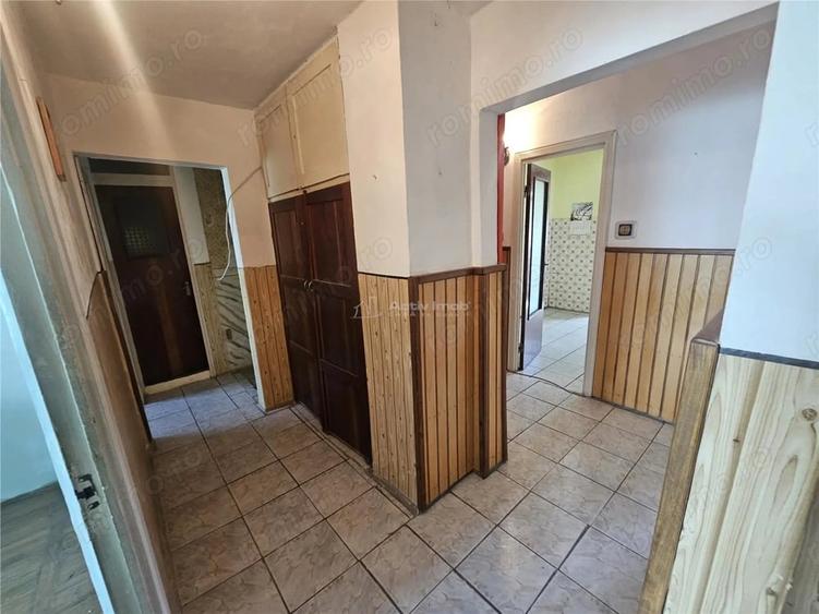 Apartament cu 4 camere decomandat, mobilat în Micro IV