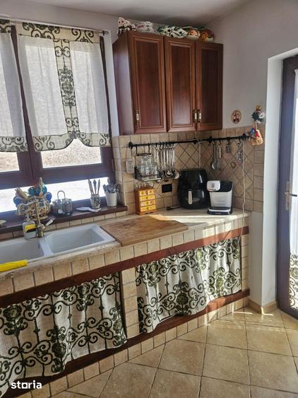 Casă cu 6 camere cu Teren 600 Mp în Bordei
