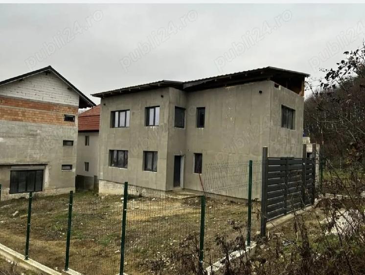 Casă cu Teren 374 Mp în Central