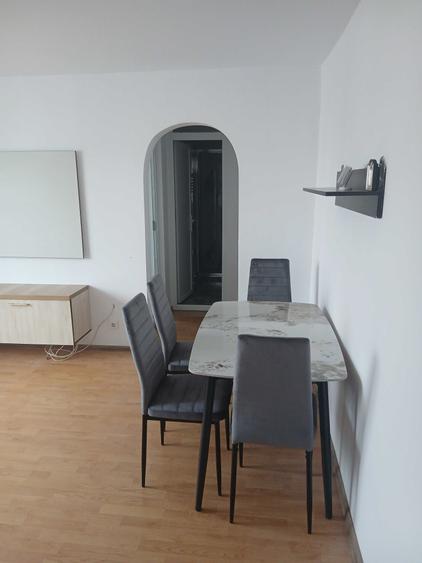 Apartament cu 2 camere semidecomandat în Micro 6