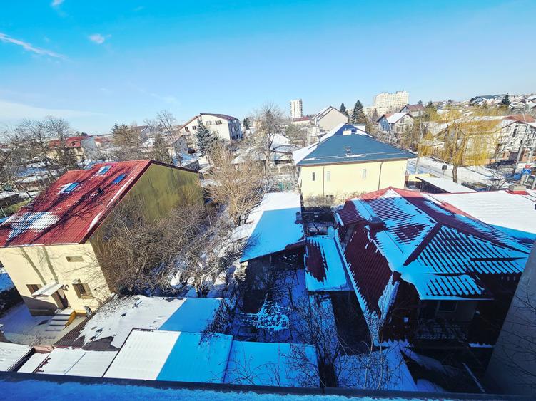 Apartament cu 3 camere semidecomandat, mobilat în Bucureștii Noi