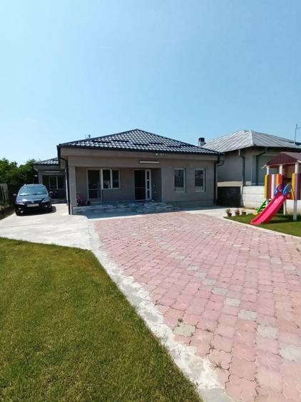 Casă cu 4 camere în Golești