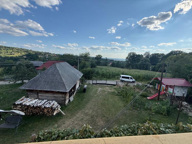 Casă cu 4 camere în Șișești