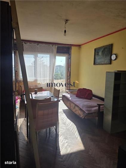 Apartament cu 3 camere decomandat în Careiului