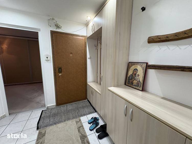 Apartament cu 3 camere decomandat în Nufărul