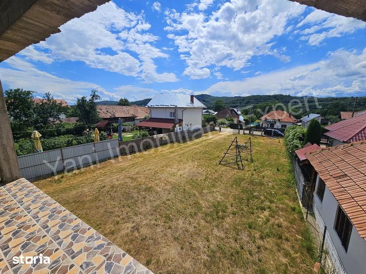 Casă cu 5 camere cu Teren 2351 Mp în Albești