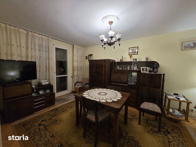 Apartament cu 4 camere decomandat în Titan