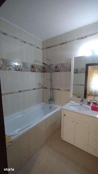 Casă cu 5 camere cu Teren 270 Mp în Adamclisi