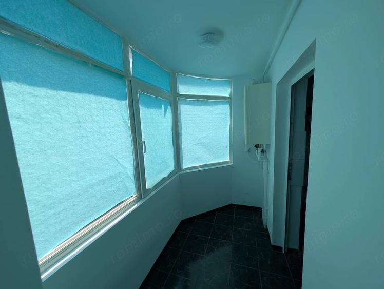 Apartament cu 3 camere decomandat în Calarași 4