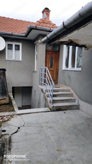 Casă cu 5 camere cu Teren 147 Mp în Gruia