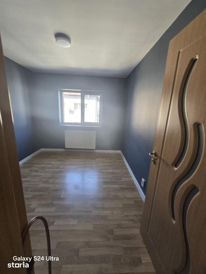 Apartament cu 4 camere decomandat în Calea București