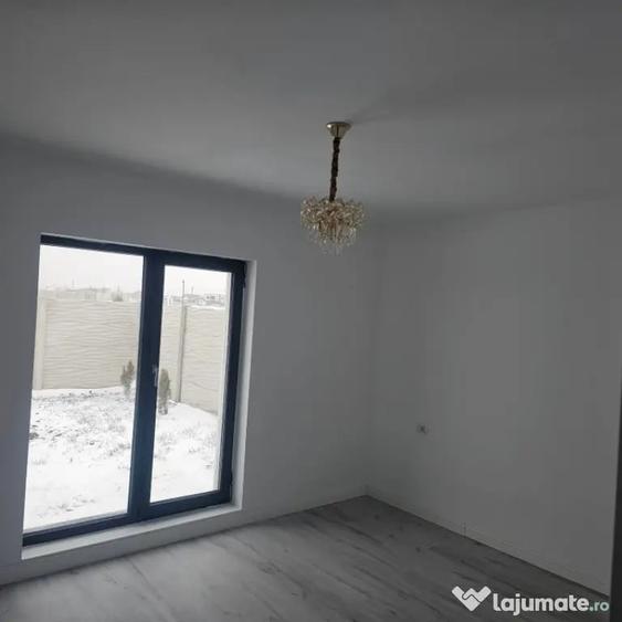 Casă cu 7 camere cu Teren 412 Mp în Malu Mare
