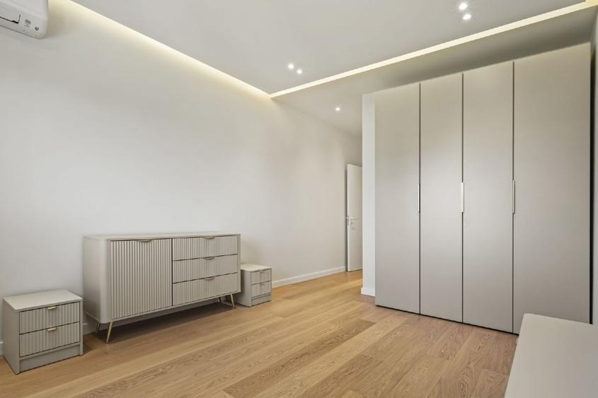 Apartament cu 3 camere decomandat, mobilat în Central