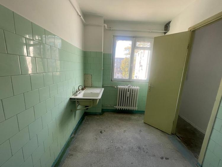 Apartament cu 3 camere semidecomandat în Valea Rosie