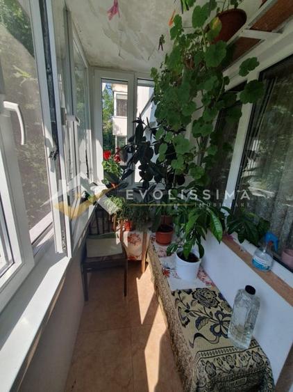 Apartament cu 3 camere decomandat, mobilat în Tractorul