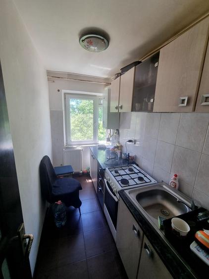 Apartament cu 2 camere nedecomandat, mobilat în Km 4-5