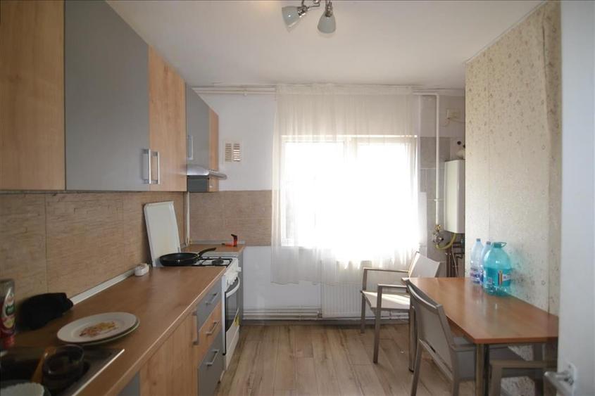 Apartament cu 3 camere decomandat în Vlahuță