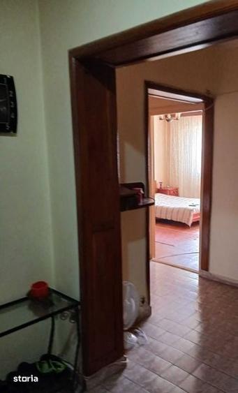 Apartament cu 3 camere decomandat în Viziru 2