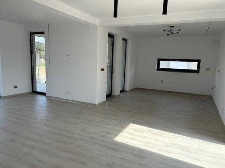Casă cu 4 camere cu Teren 111 Mp în Central