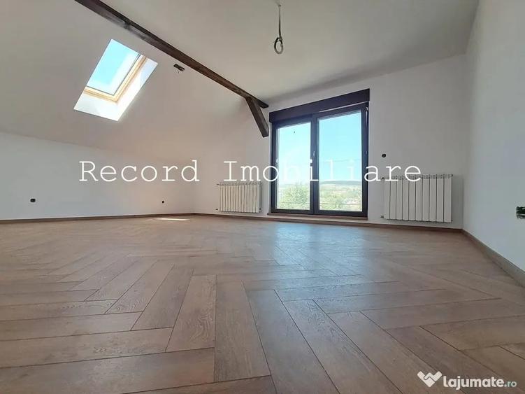 Casă cu 6 camere cu Teren 150 Mp în Gruia