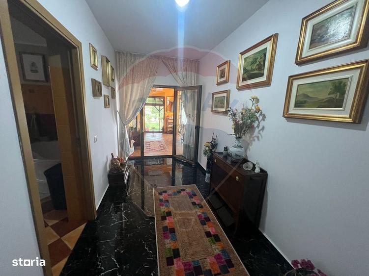 Casă cu 4 camere cu Teren 983 Mp în Garoafa