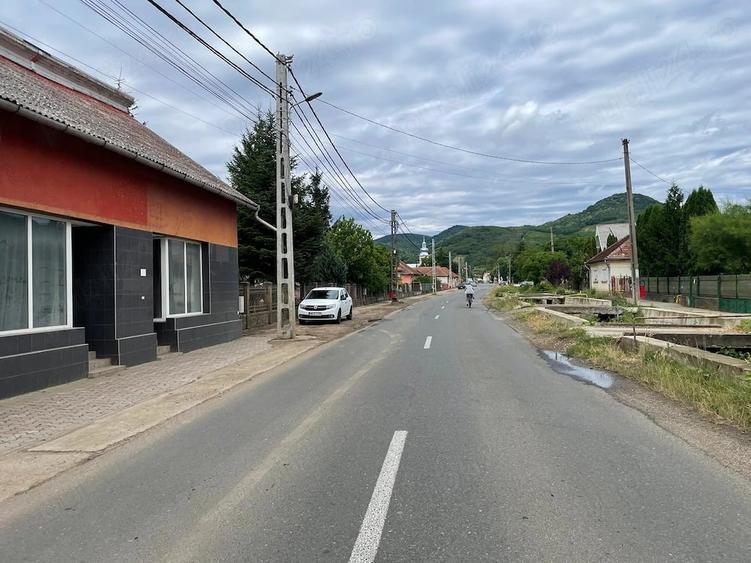 Spațiu comercial, de 300 mp, în Central