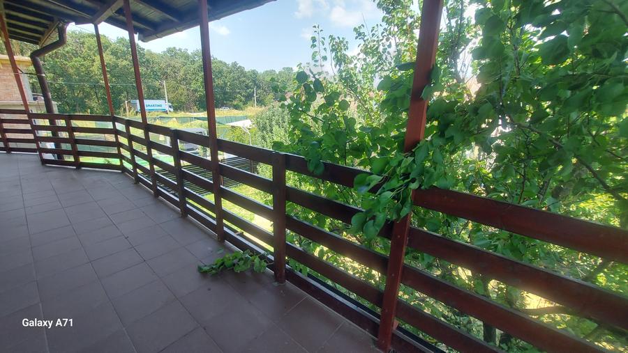 Casă individuală cu 10 camere cu Canalizare în Grădiștea