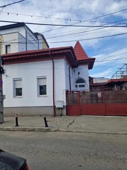 Casă cu 3 camere în Central