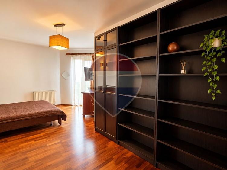 Apartament cu 3 camere semidecomandat, mobilat în P-ta Presei Libere