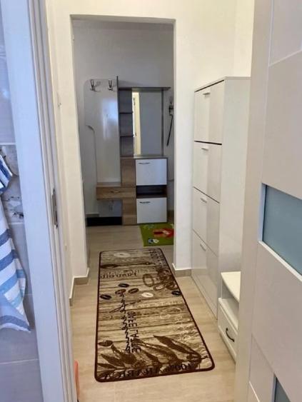 Apartament cu 3 camere semidecomandat, mobilat în Grivița