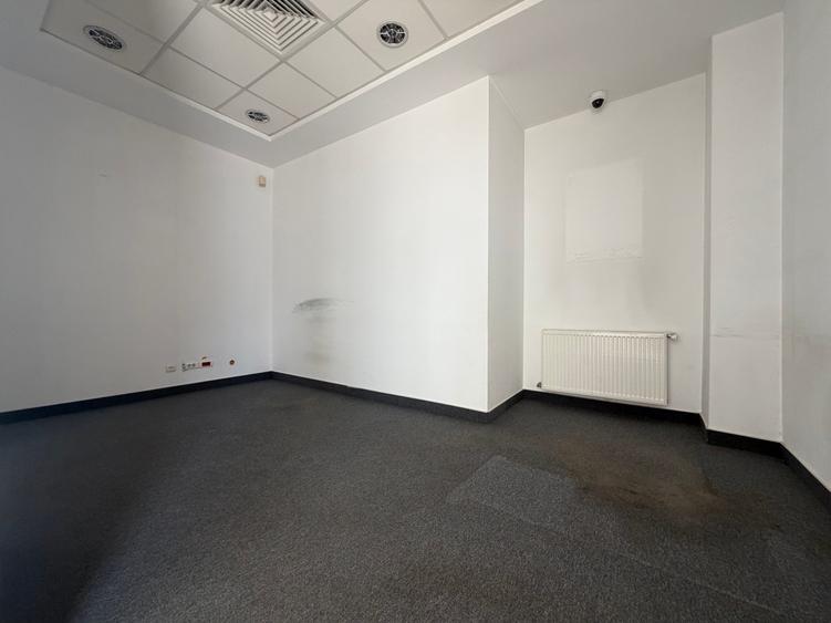 Spațiu comercial, de 300 mp, în Central