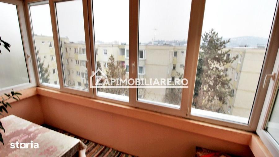 Apartament cu 3 camere decomandat în Libertății
