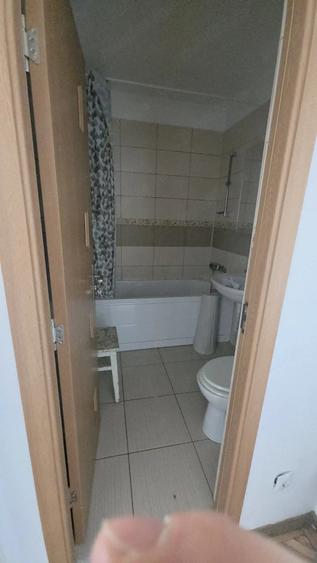 Apartament cu 3 camere semidecomandat în 1 Mai