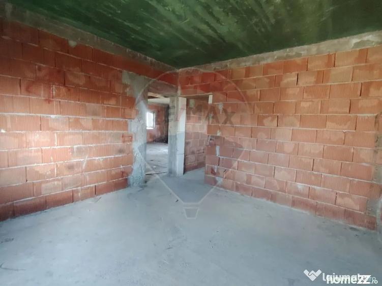 Casă cu 7 camere cu Teren 1025 Mp în Ciușlea