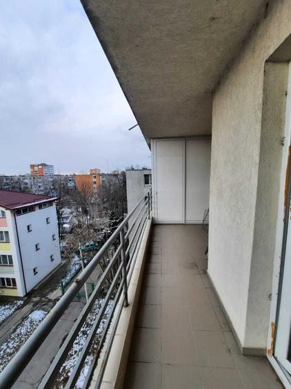Apartament cu 2 camere semidecomandat în Craiovei