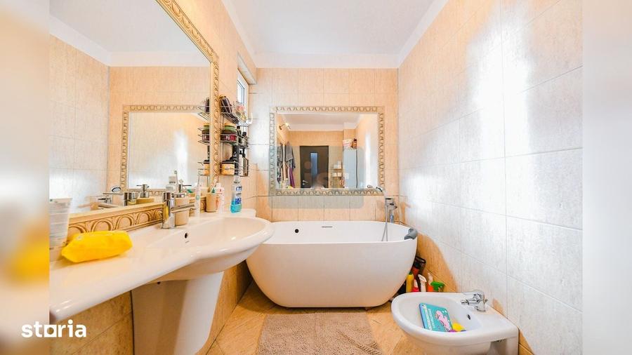 Apartament cu 3 camere semidecomandat în Central