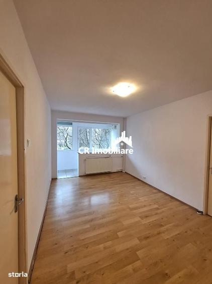 Apartament cu 4 camere decomandat în Calea Călărașilor