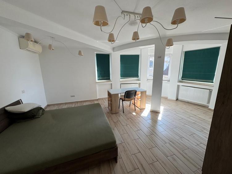 Apartament cu 4 camere decomandat în Ultracentral