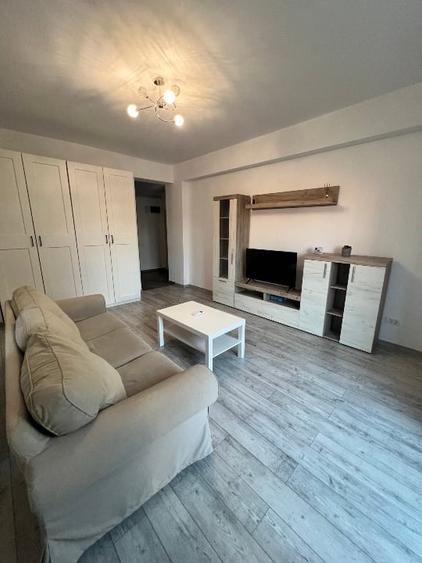 Apartament cu 2 camere decomandat, mobilat în Central
