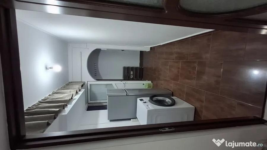 Apartament cu 3 camere semidecomandat în Central