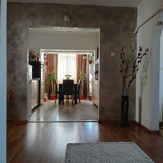 Apartament cu 4 camere decomandat în Unirii Sud