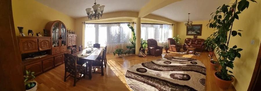 Casă cu Teren 981 Mp în Central