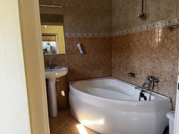 Casă cu 3 camere cu Teren 398 Mp în Lipoveni